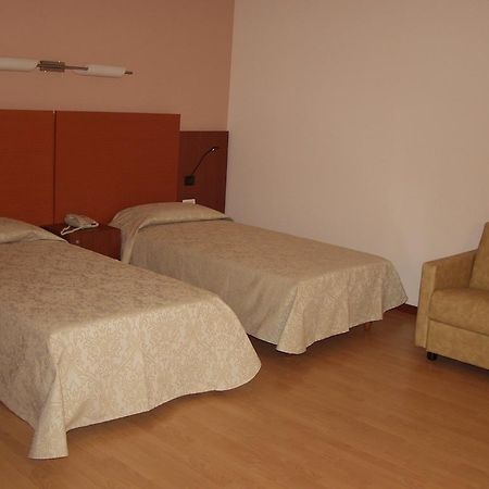 Hotel Mareschi Palace Новара Екстериор снимка