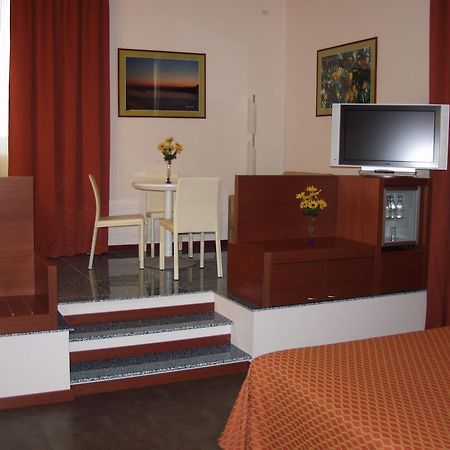 Hotel Mareschi Palace Новара Екстериор снимка