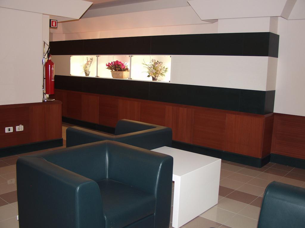 Hotel Mareschi Palace Новара Екстериор снимка