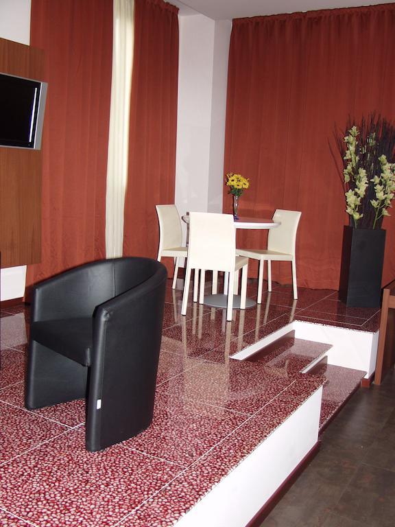 Hotel Mareschi Palace Новара Екстериор снимка