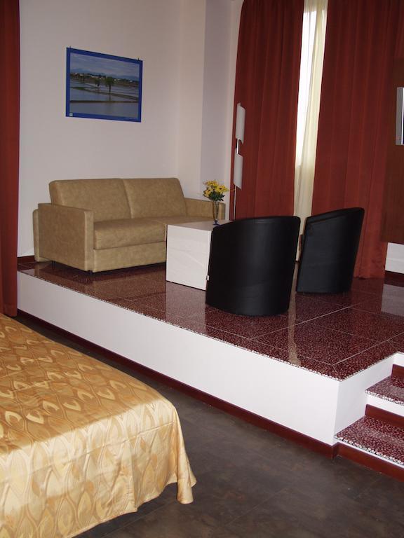 Hotel Mareschi Palace Новара Екстериор снимка