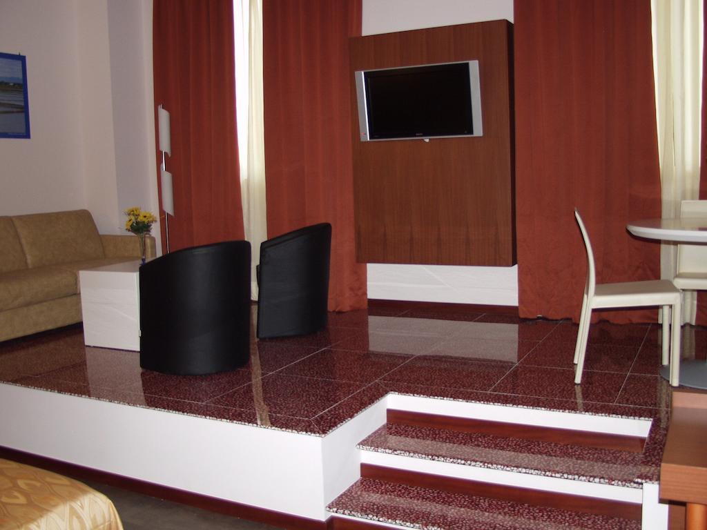 Hotel Mareschi Palace Новара Екстериор снимка