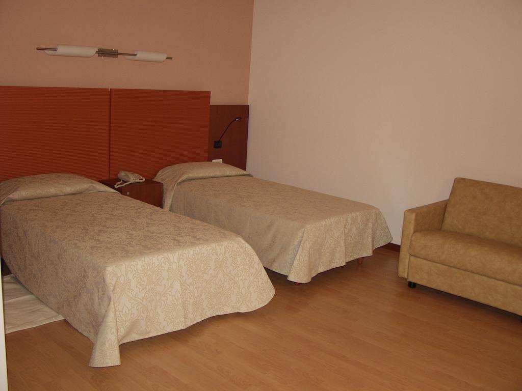Hotel Mareschi Palace Новара Екстериор снимка