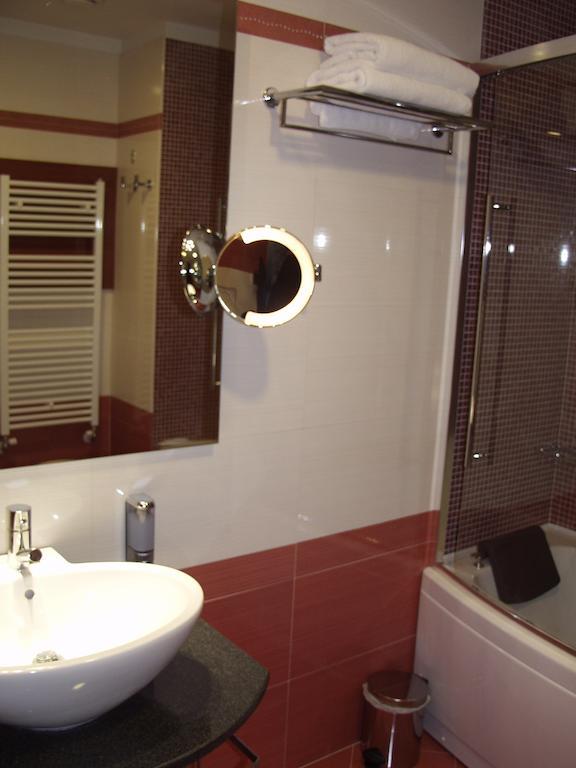 Hotel Mareschi Palace Новара Екстериор снимка