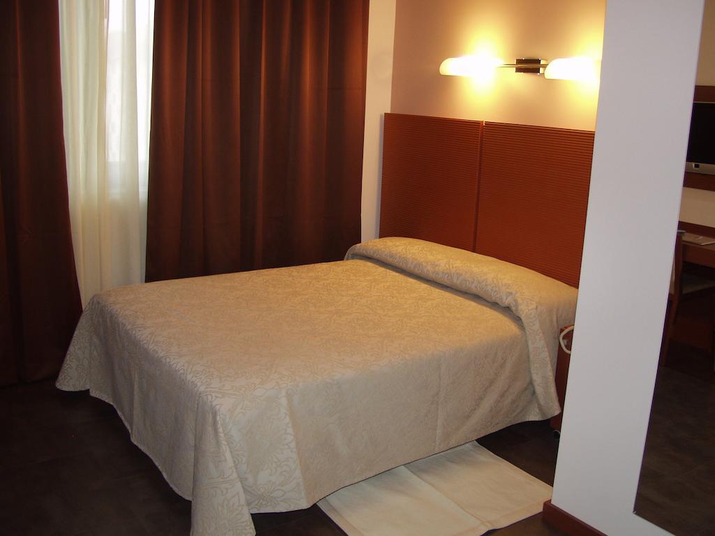 Hotel Mareschi Palace Новара Екстериор снимка