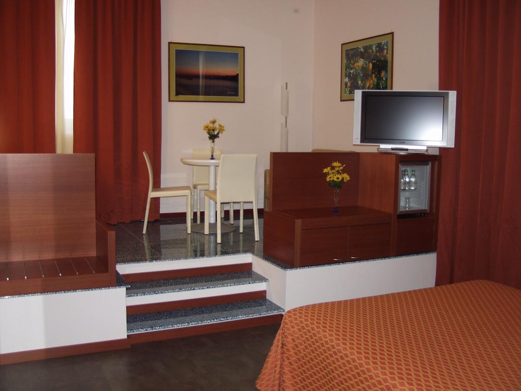 Hotel Mareschi Palace Новара Екстериор снимка