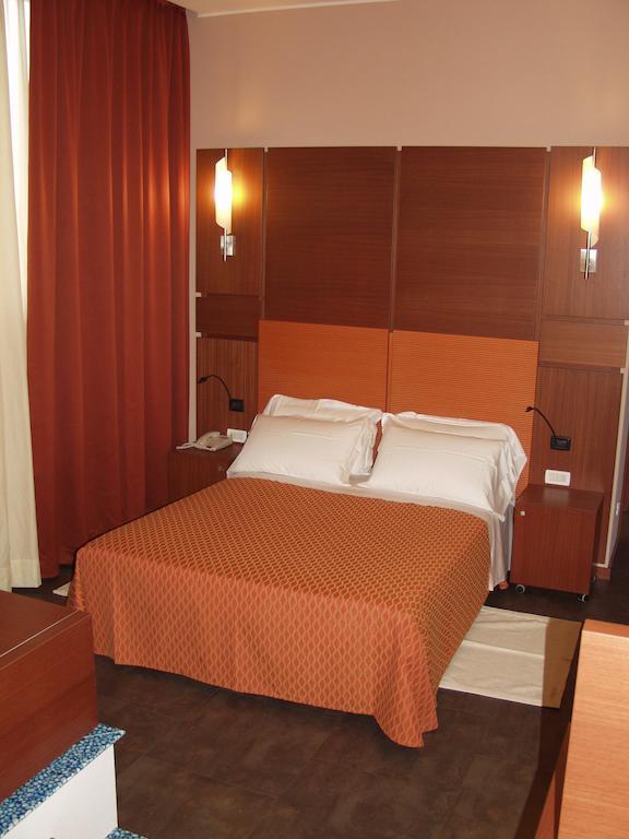 Hotel Mareschi Palace Новара Екстериор снимка