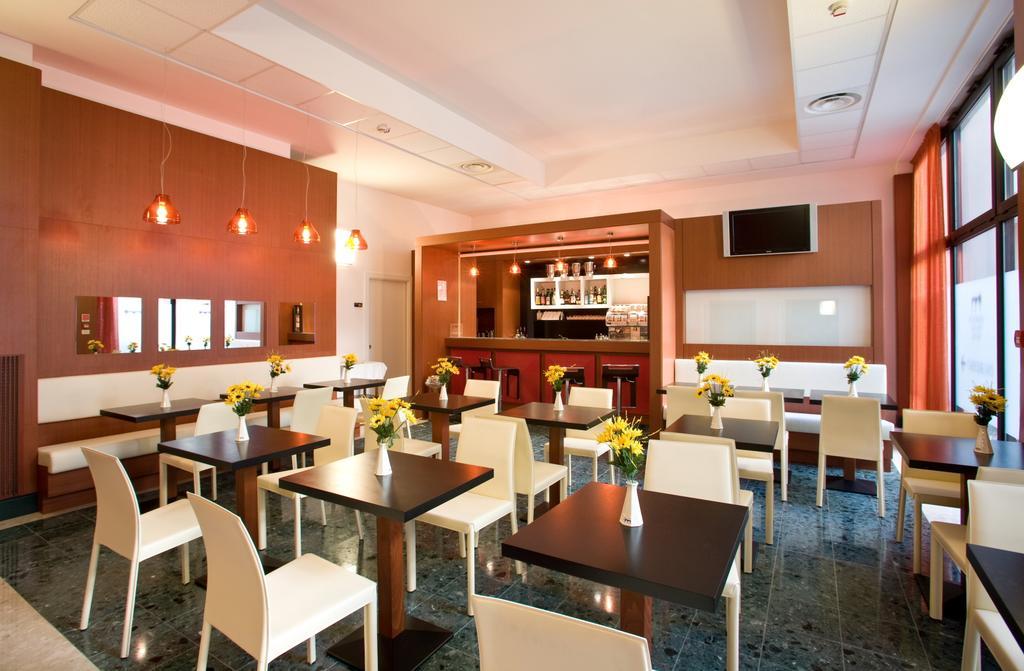Hotel Mareschi Palace Новара Екстериор снимка
