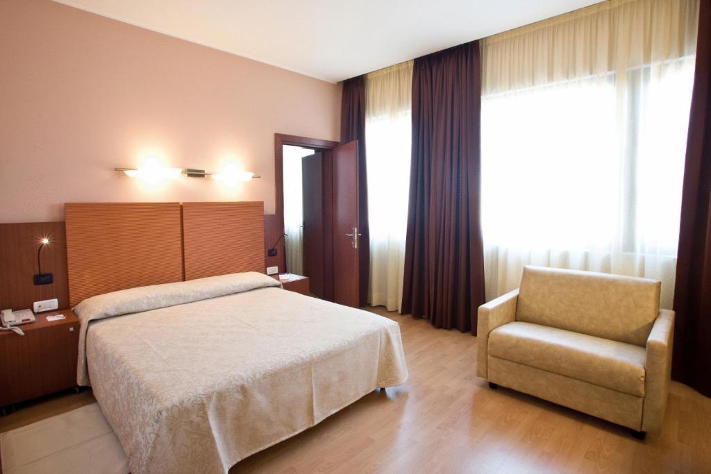 Hotel Mareschi Palace Новара Стая снимка